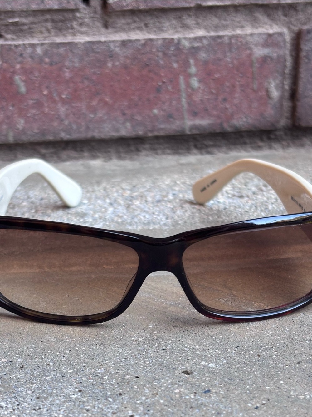 Marc by Marc Jacobs Brown Gradient Lenses with Cream Arms Sunglasses